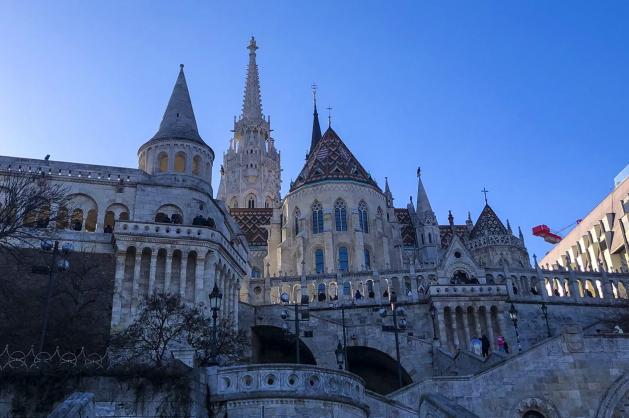 rybářská bašta s kostelem sv. Matyáše v pozadí