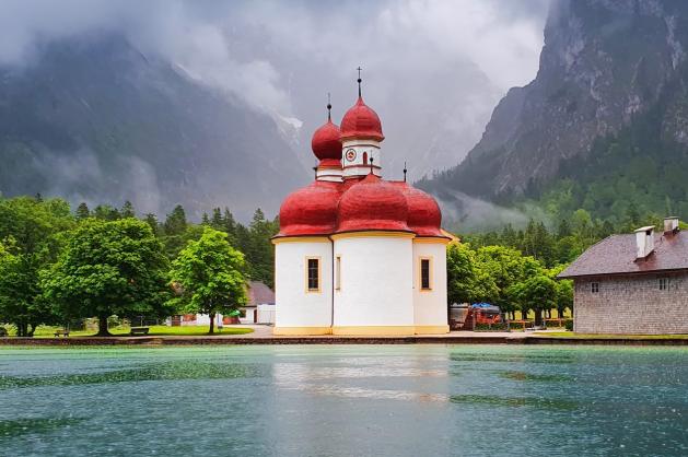 kostel svatého Bartoloměje v NP Berchtesgaden