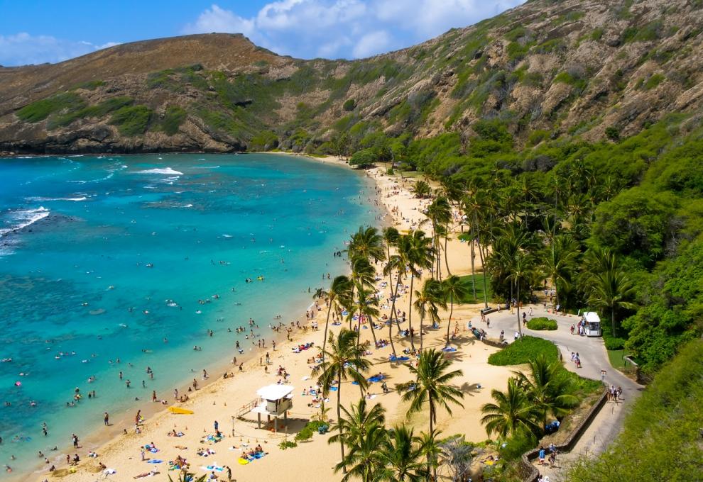 Pláž Hanauma na ostrově Oahu na Havaji - Cestovinky.cz