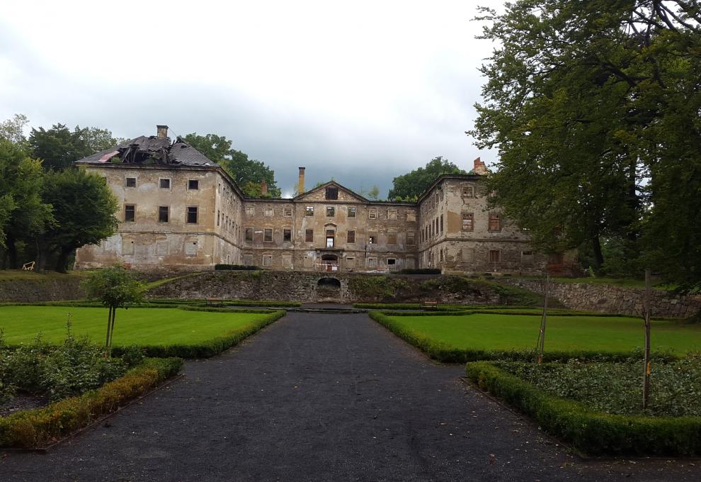 zřícenina zámku Lipová - Cestovinky.cz