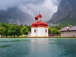 kostel svatého Bartoloměje v NP Berchtesgaden